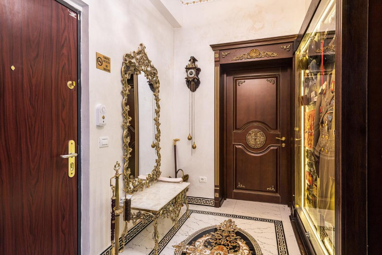 Private Museum Apartment With Antique Decor 布加勒斯特 外观 照片