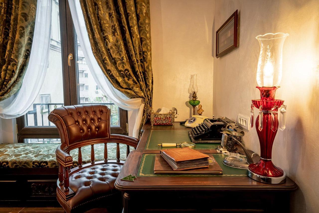Private Museum Apartment With Antique Decor 布加勒斯特 外观 照片