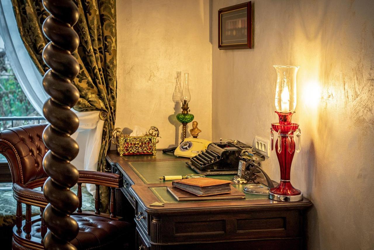 Private Museum Apartment With Antique Decor 布加勒斯特 外观 照片