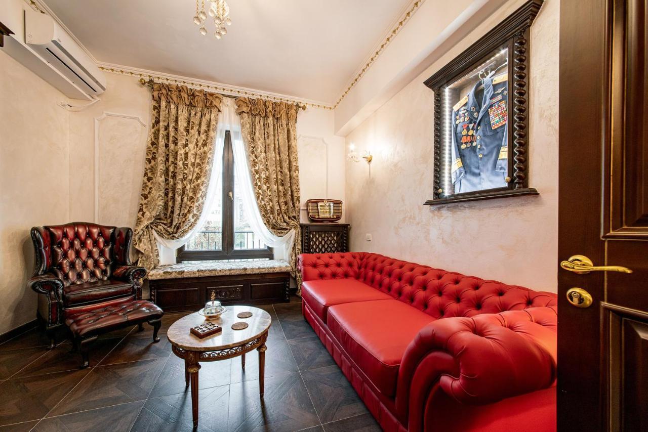 Private Museum Apartment With Antique Decor 布加勒斯特 外观 照片