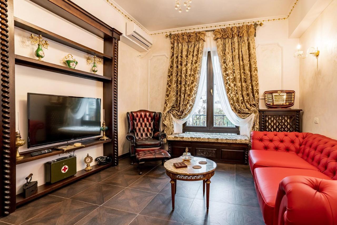 Private Museum Apartment With Antique Decor 布加勒斯特 外观 照片