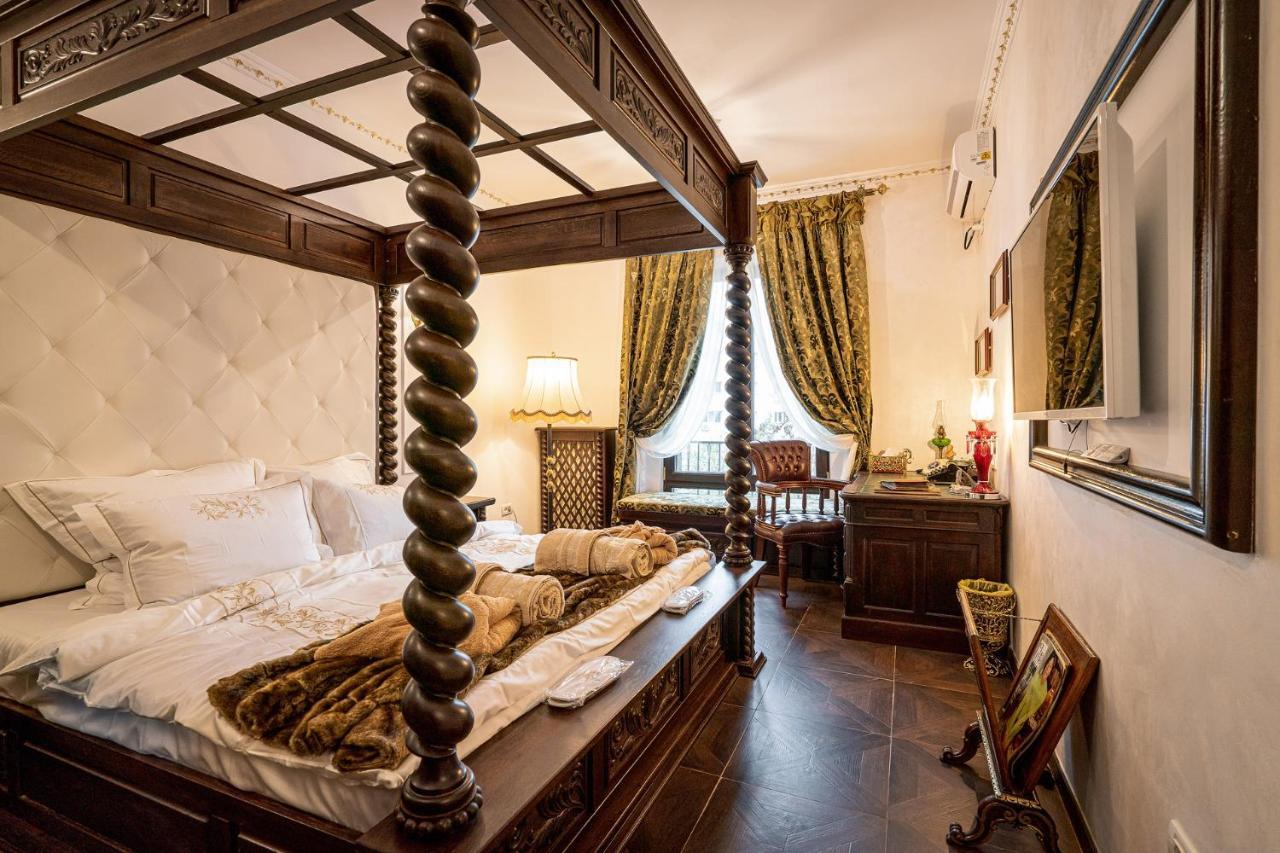 Private Museum Apartment With Antique Decor 布加勒斯特 外观 照片