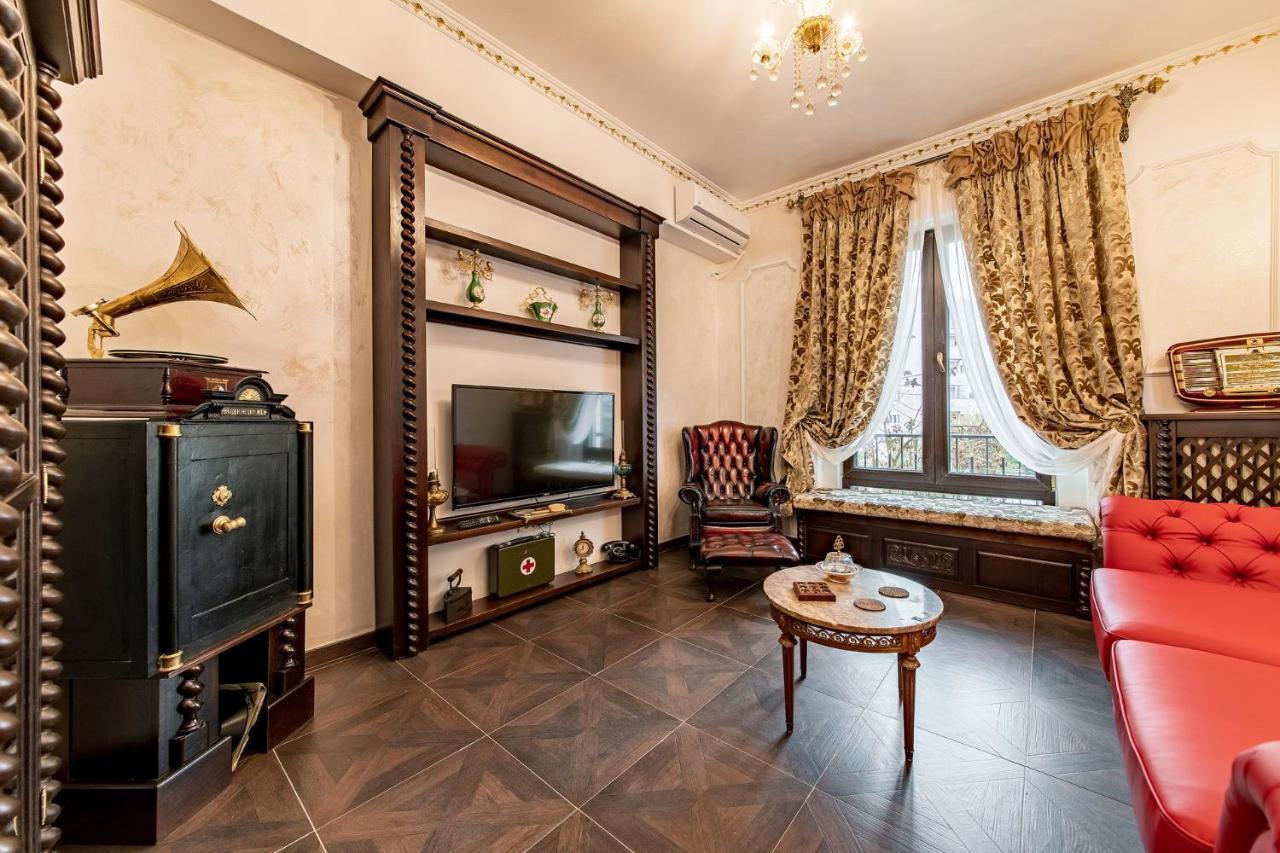 Private Museum Apartment With Antique Decor 布加勒斯特 外观 照片