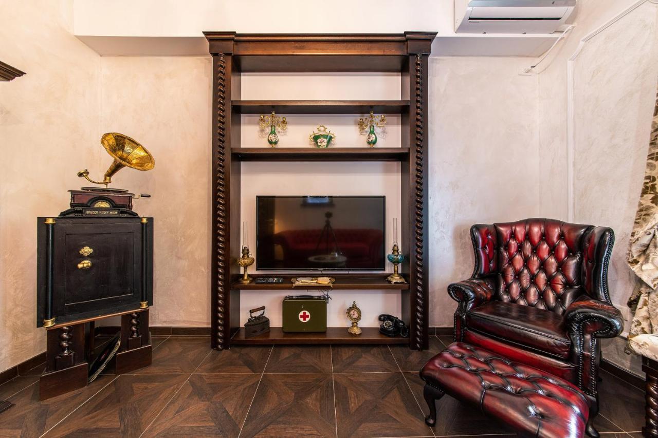 Private Museum Apartment With Antique Decor 布加勒斯特 外观 照片