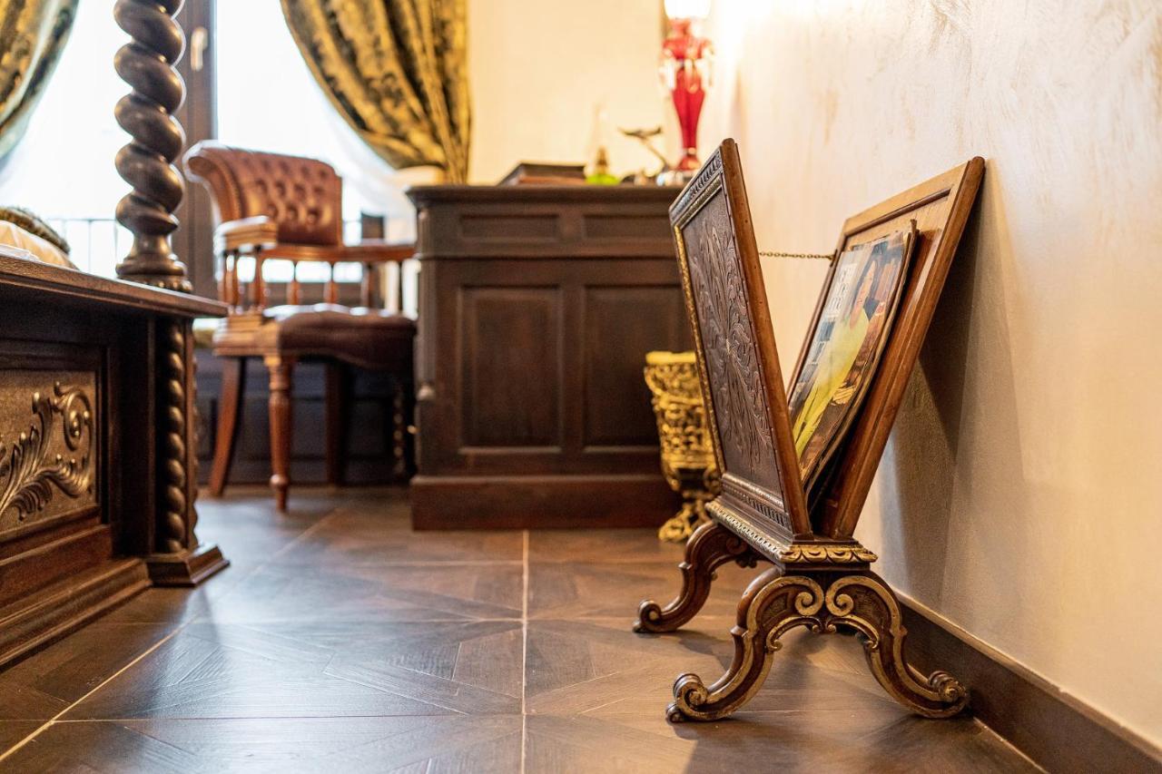 Private Museum Apartment With Antique Decor 布加勒斯特 外观 照片