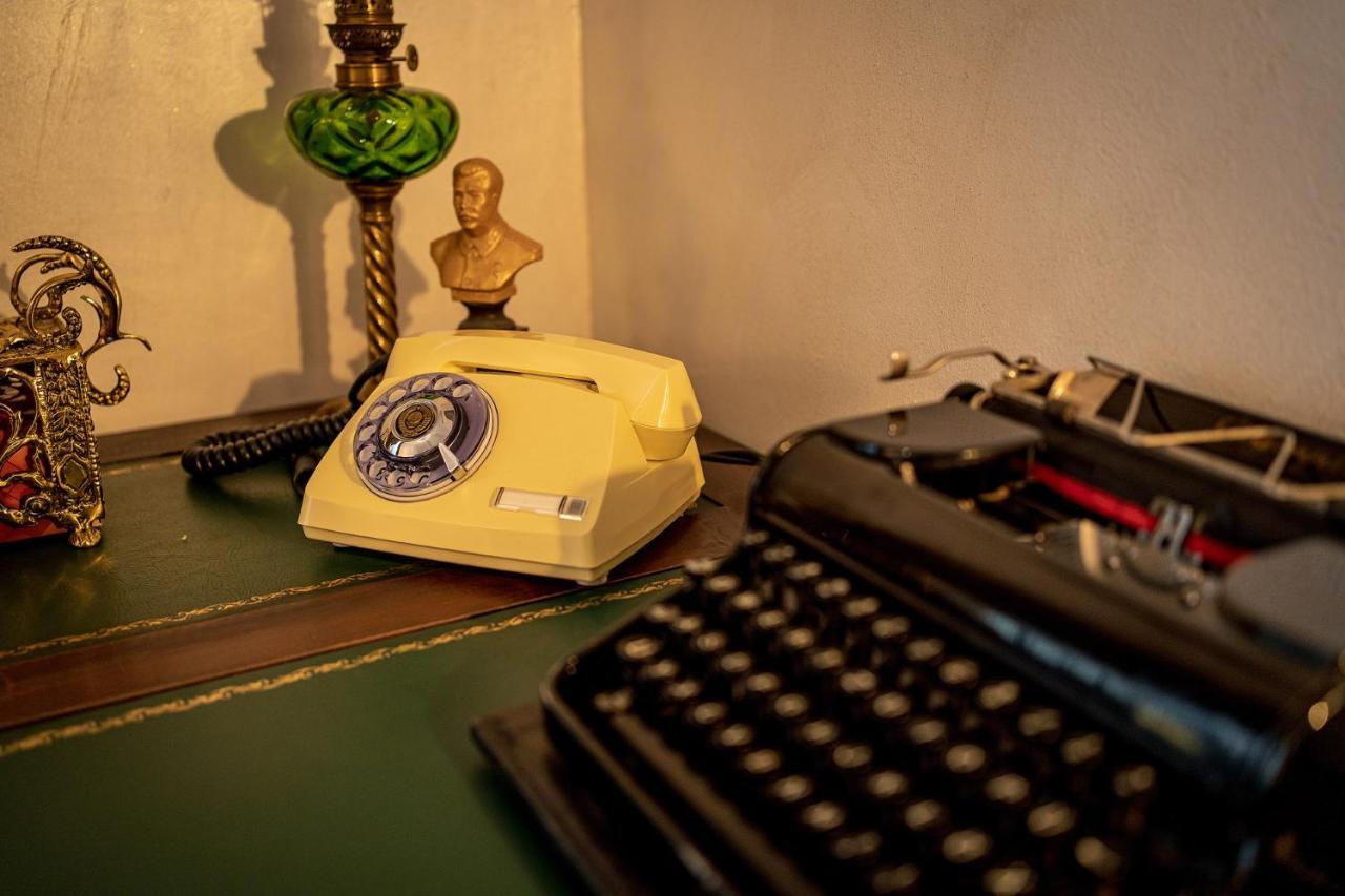 Private Museum Apartment With Antique Decor 布加勒斯特 外观 照片