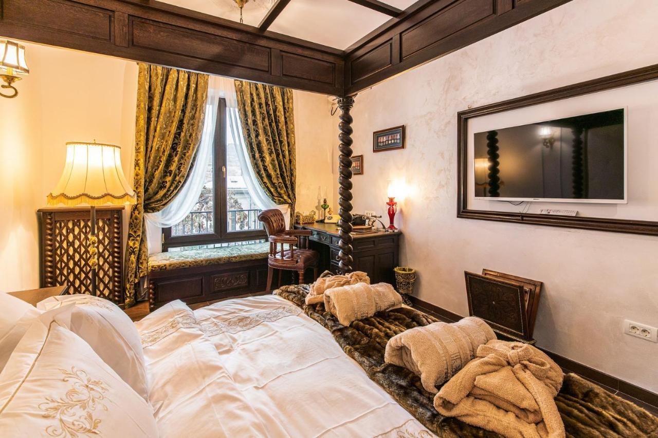 Private Museum Apartment With Antique Decor 布加勒斯特 外观 照片