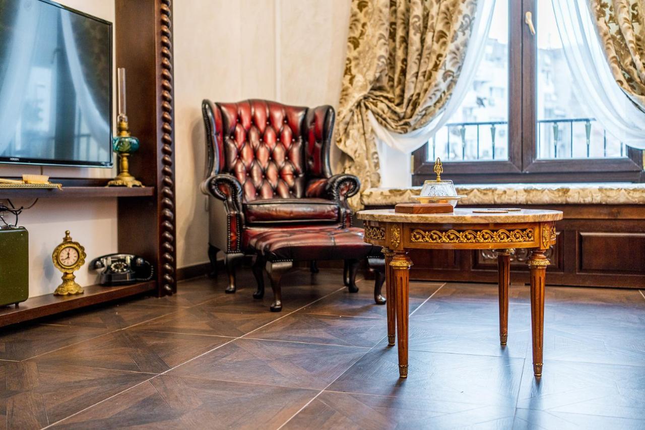 Private Museum Apartment With Antique Decor 布加勒斯特 外观 照片